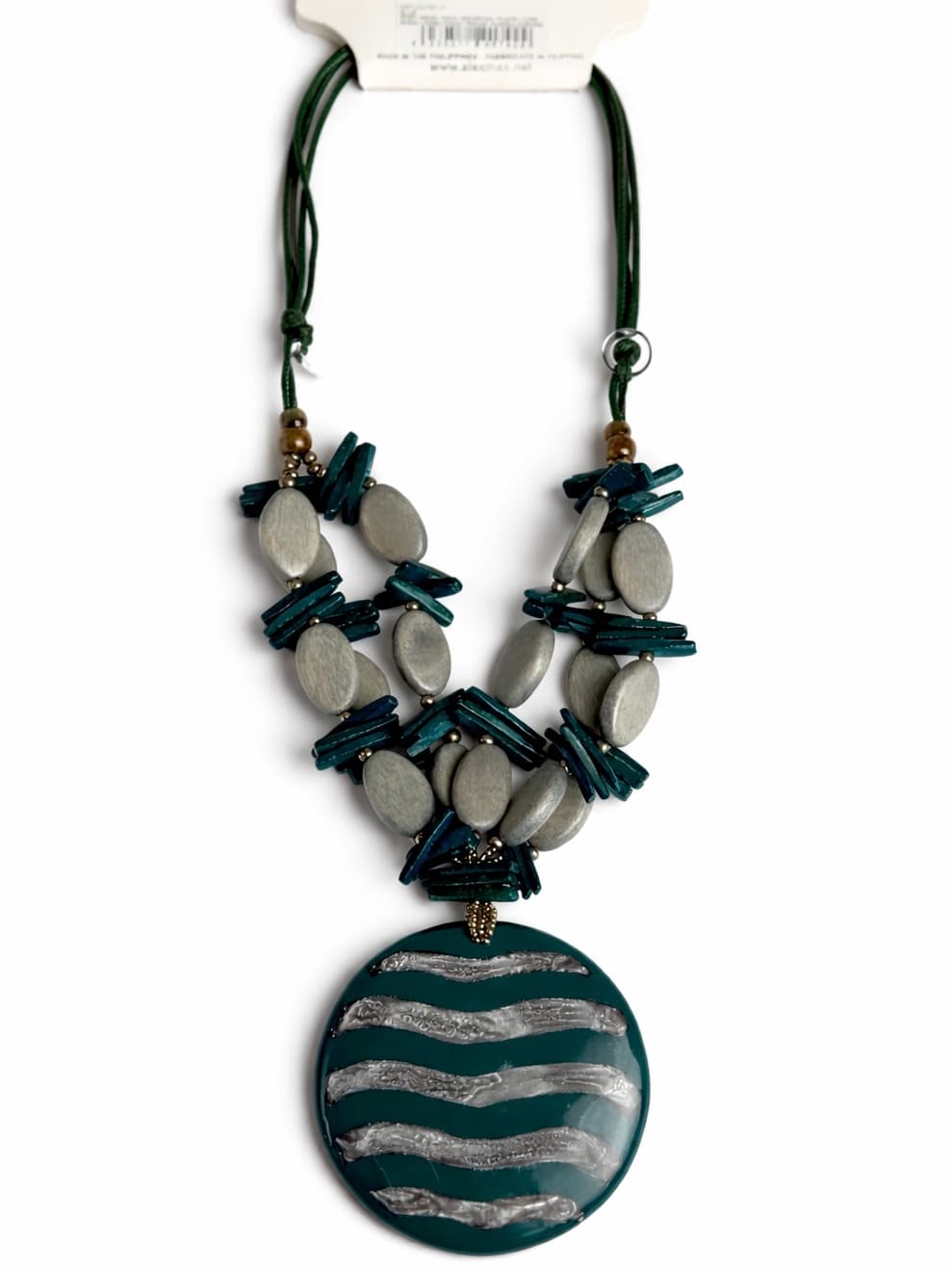 Necklace with round stone