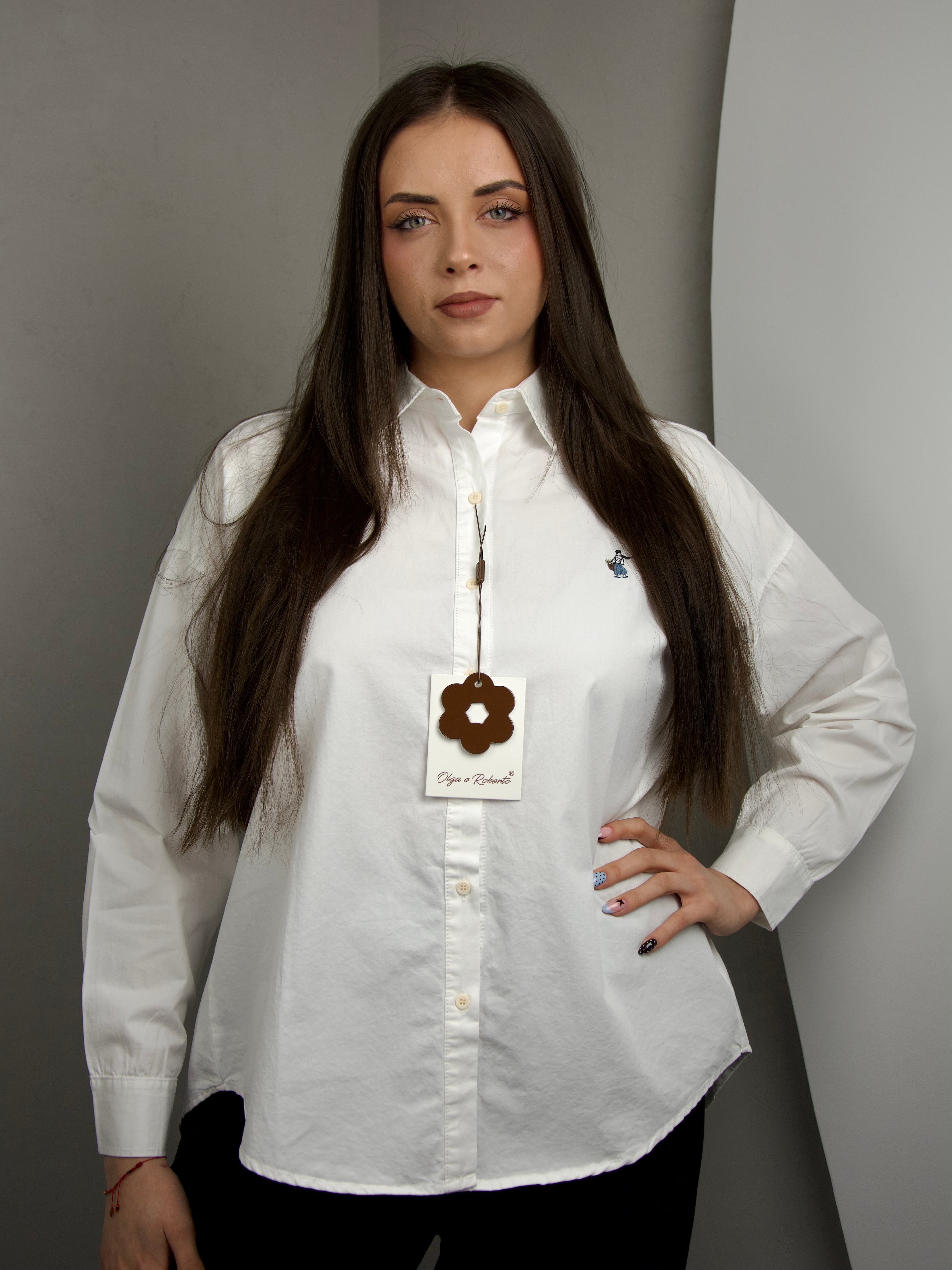 Koszula gładka z delikatnym haftem