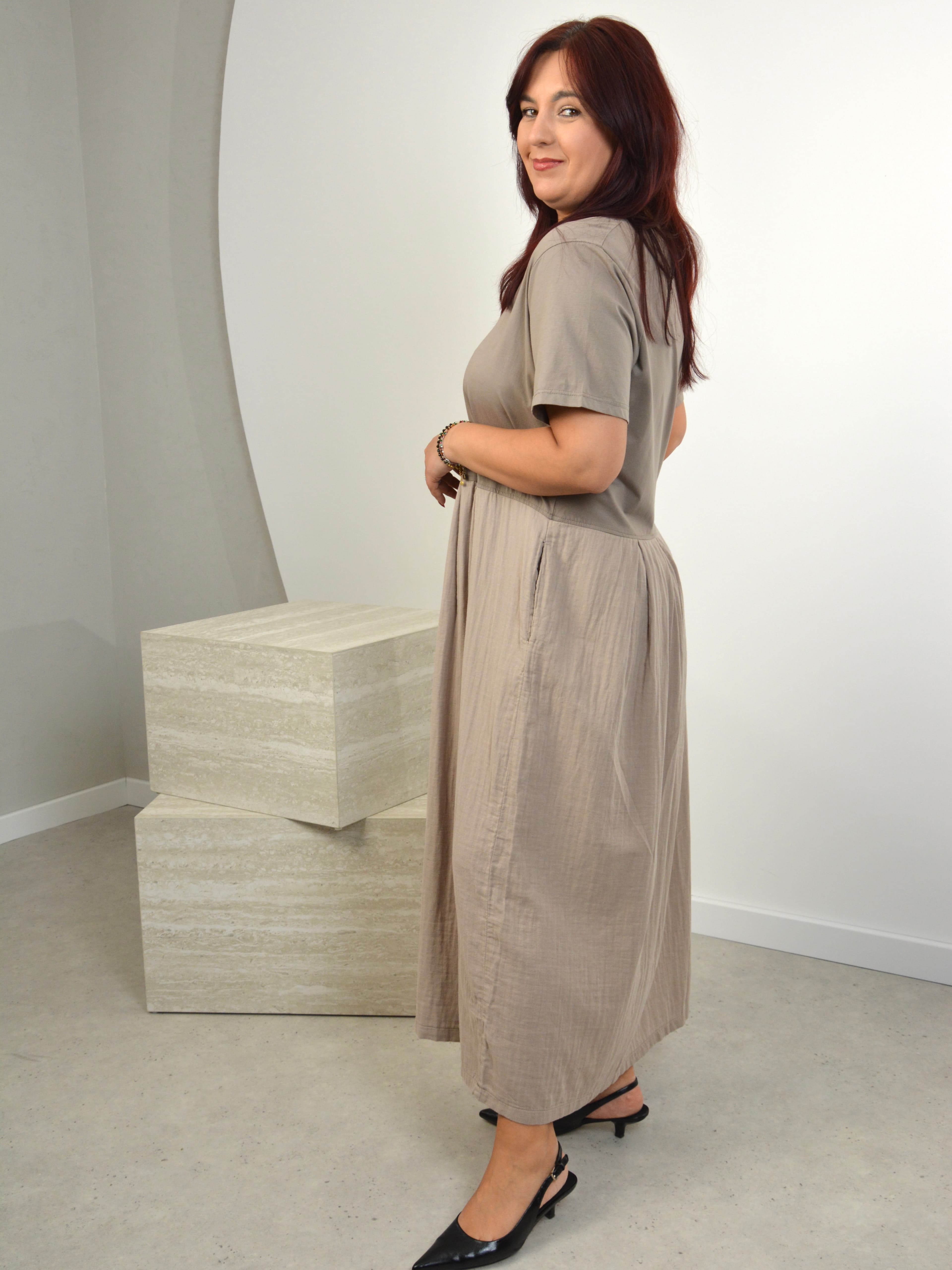 Sukienka z bawełnianym dołem