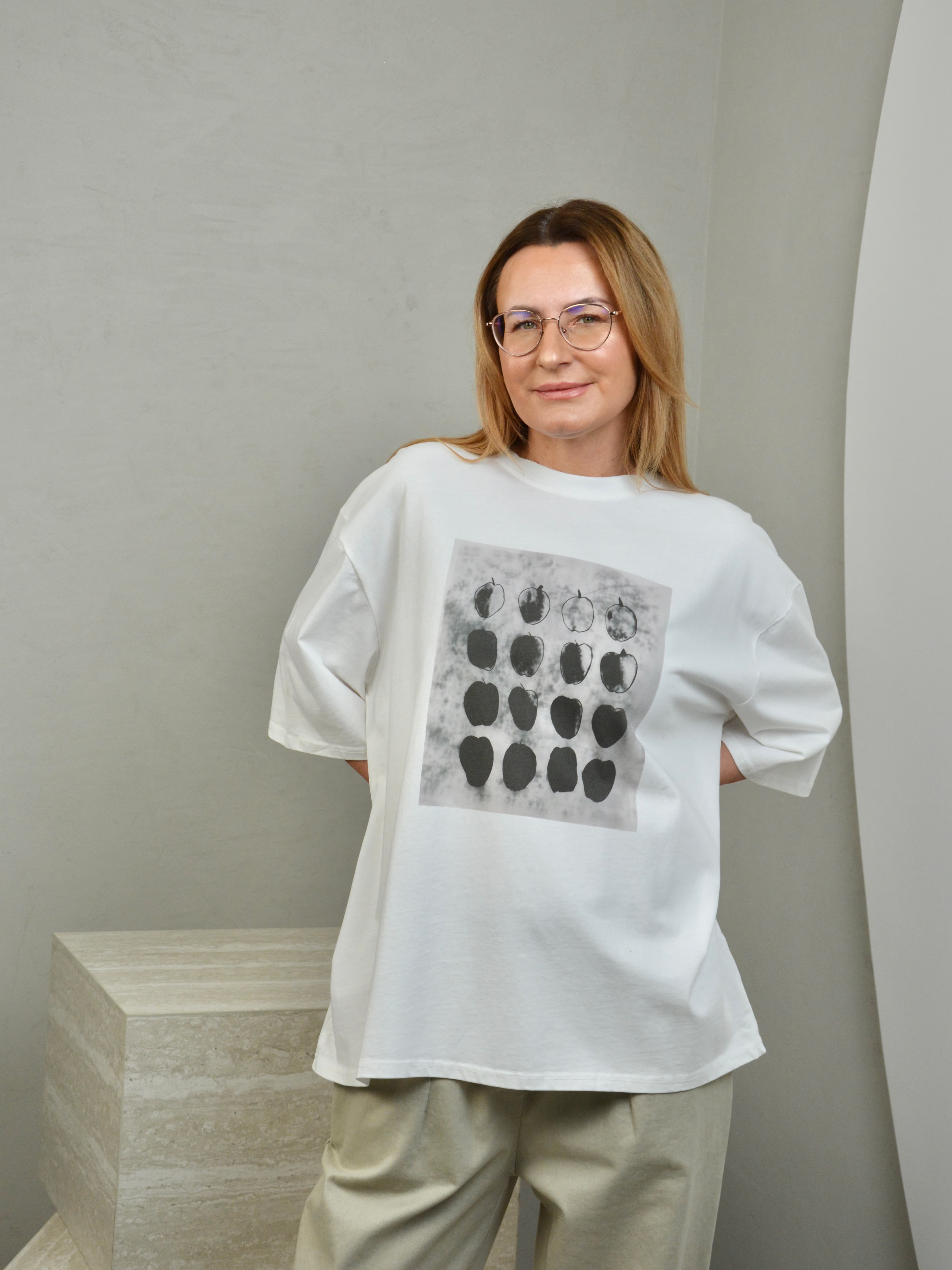 T-shirt z nadrukiem jabłko