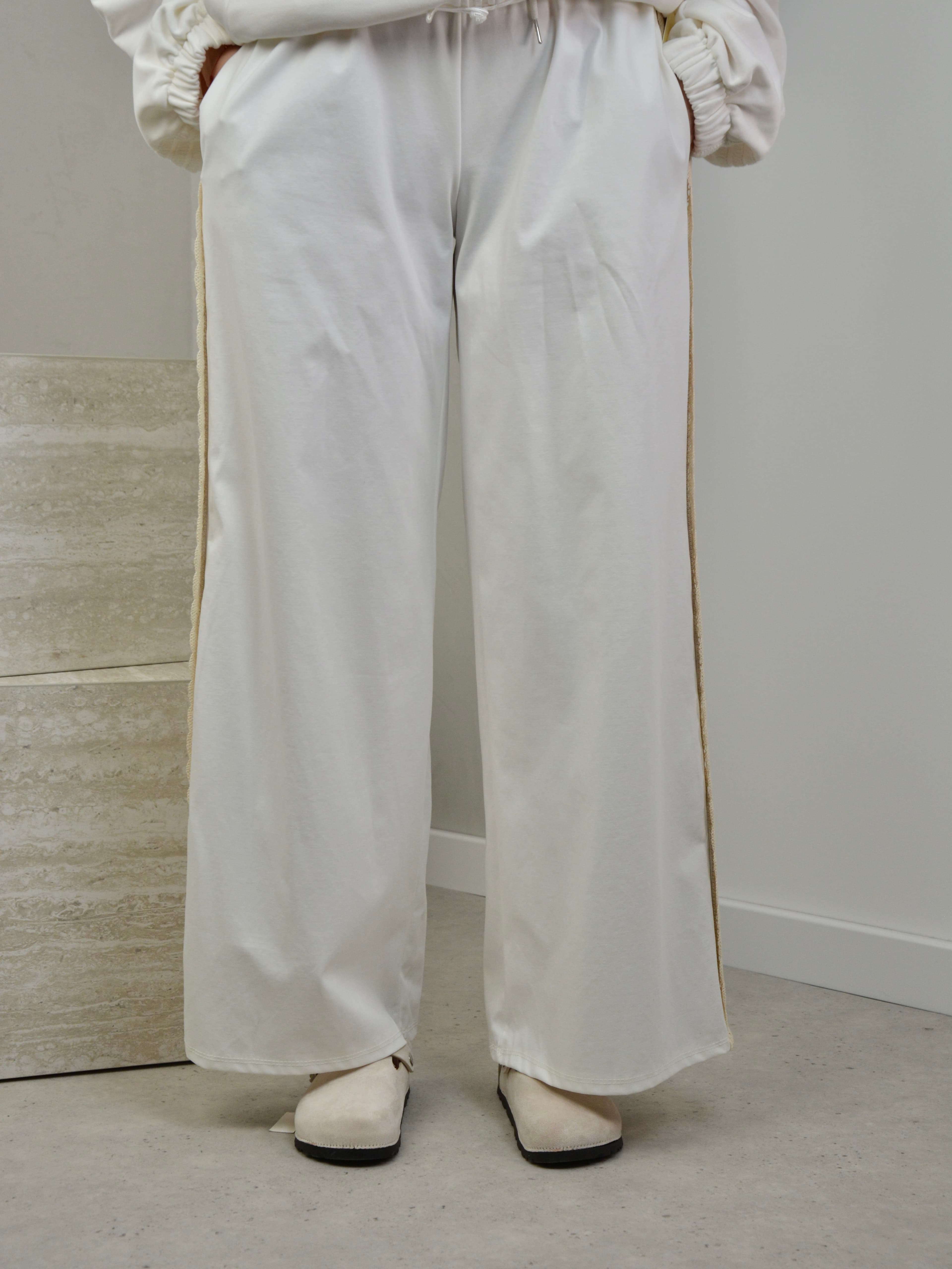 Spodnie z haftem po bokach