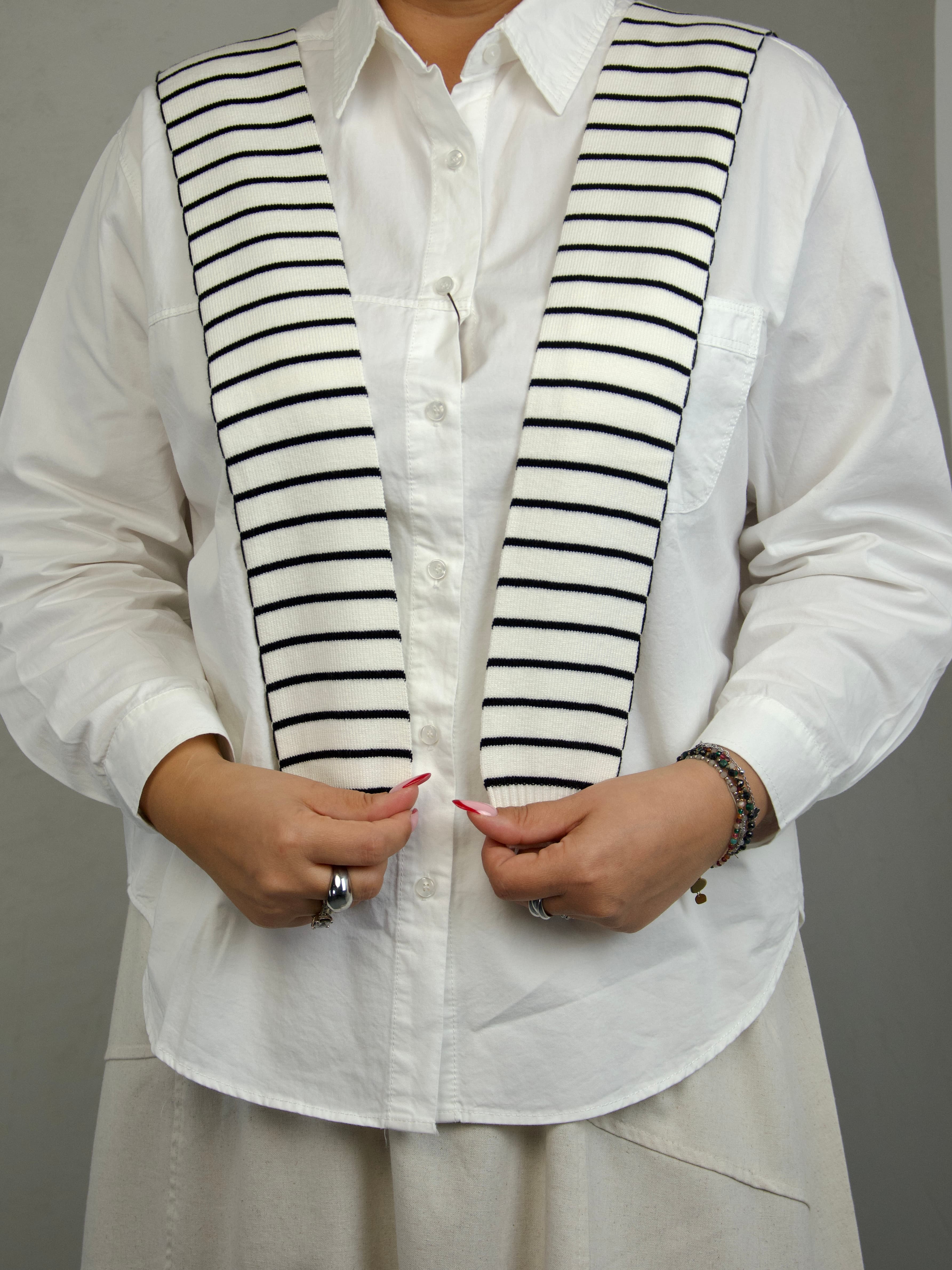 Koszula z dzianinową narzutką