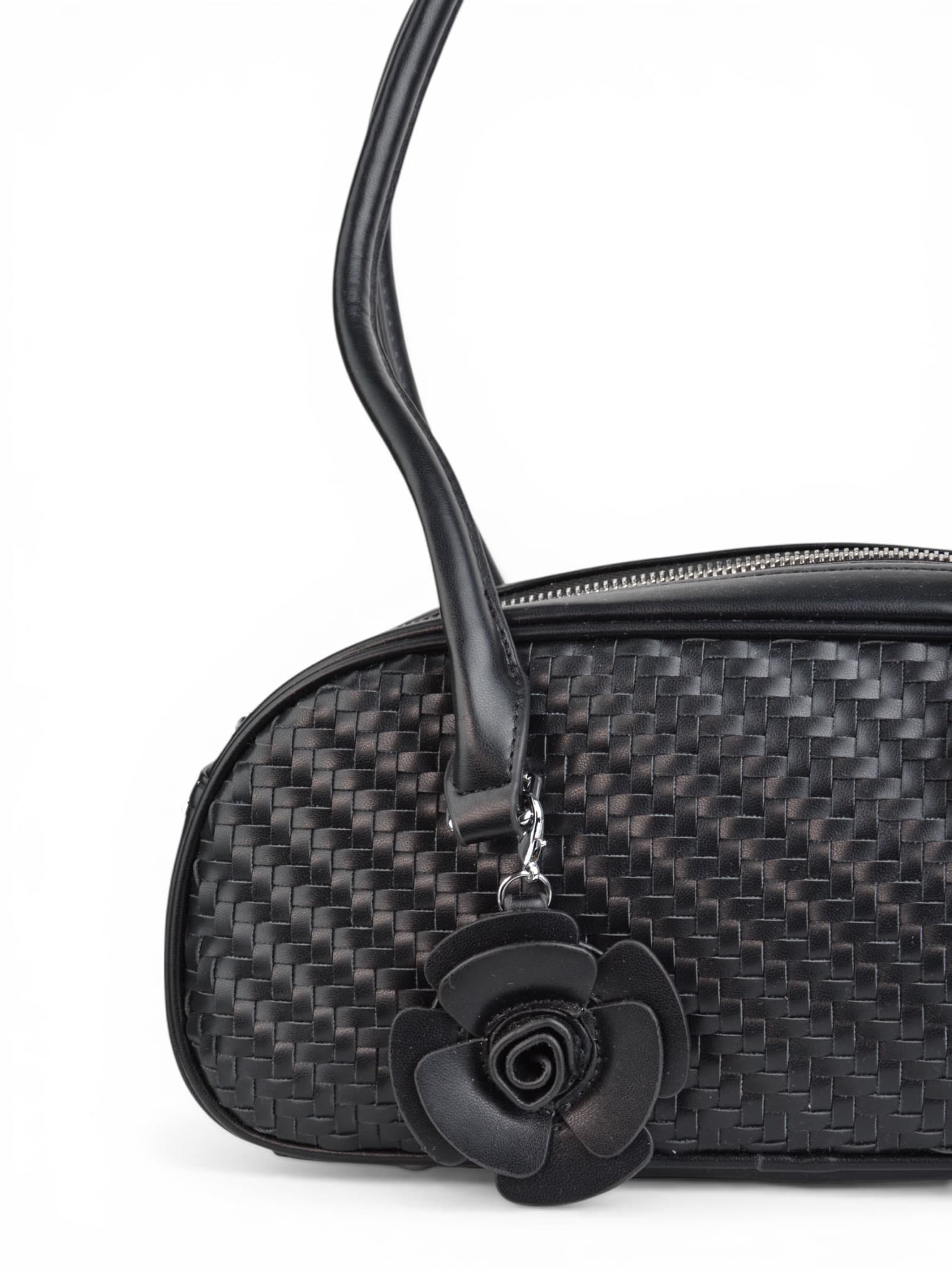 Torebka pleciona z brelokiem kwiatek