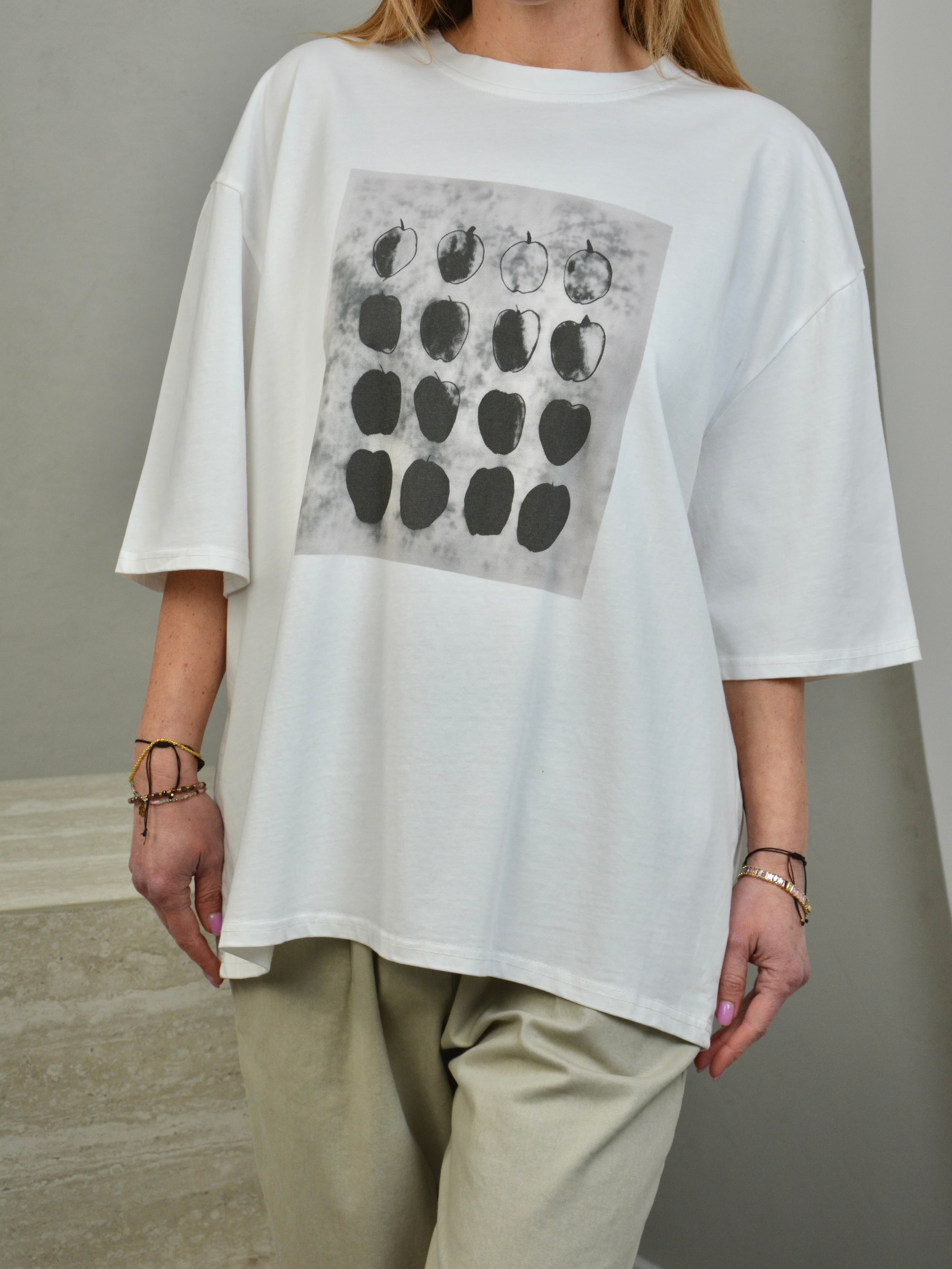 T-shirt z nadrukiem jabłko