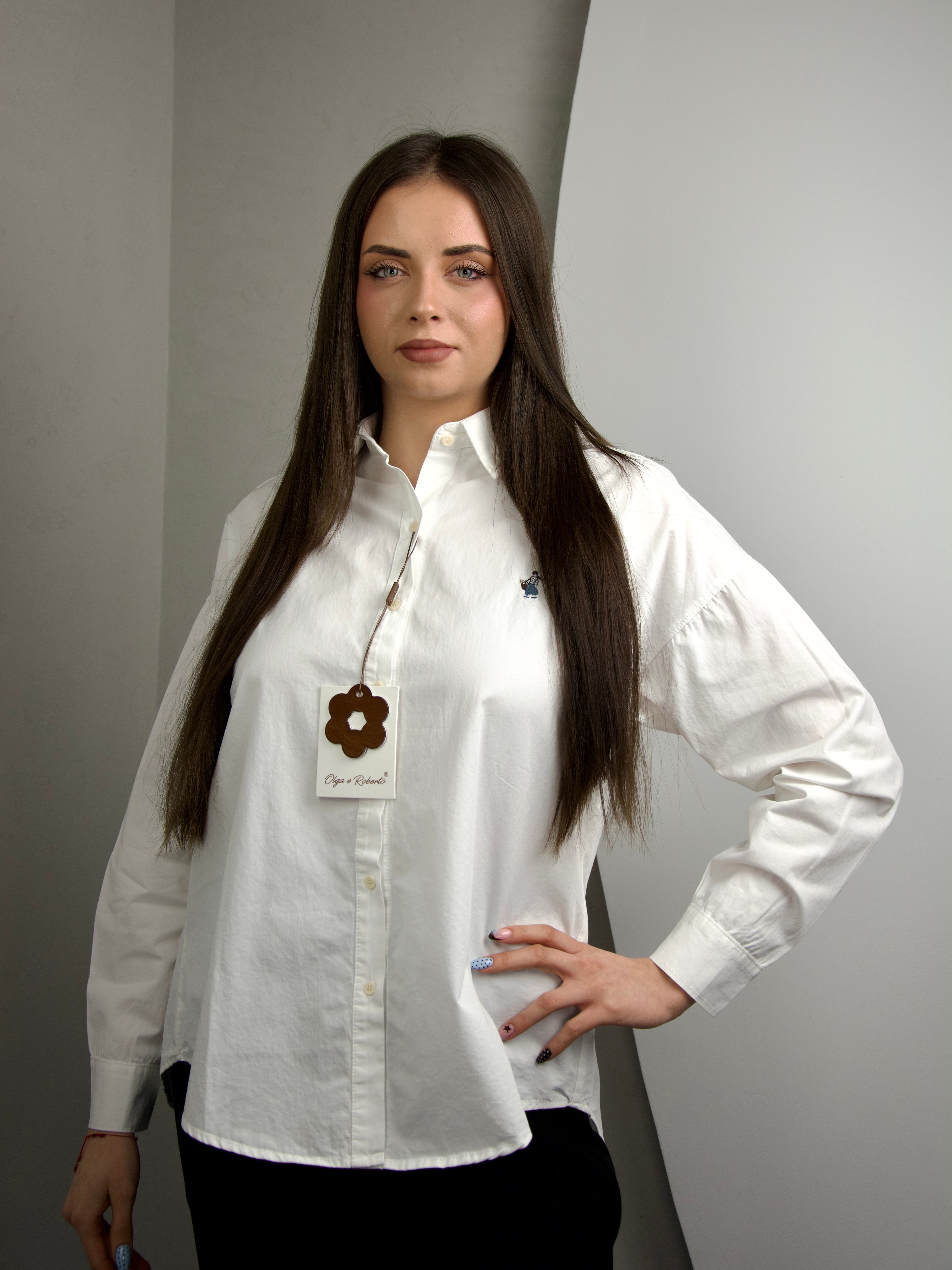 Koszula gładka z delikatnym haftem