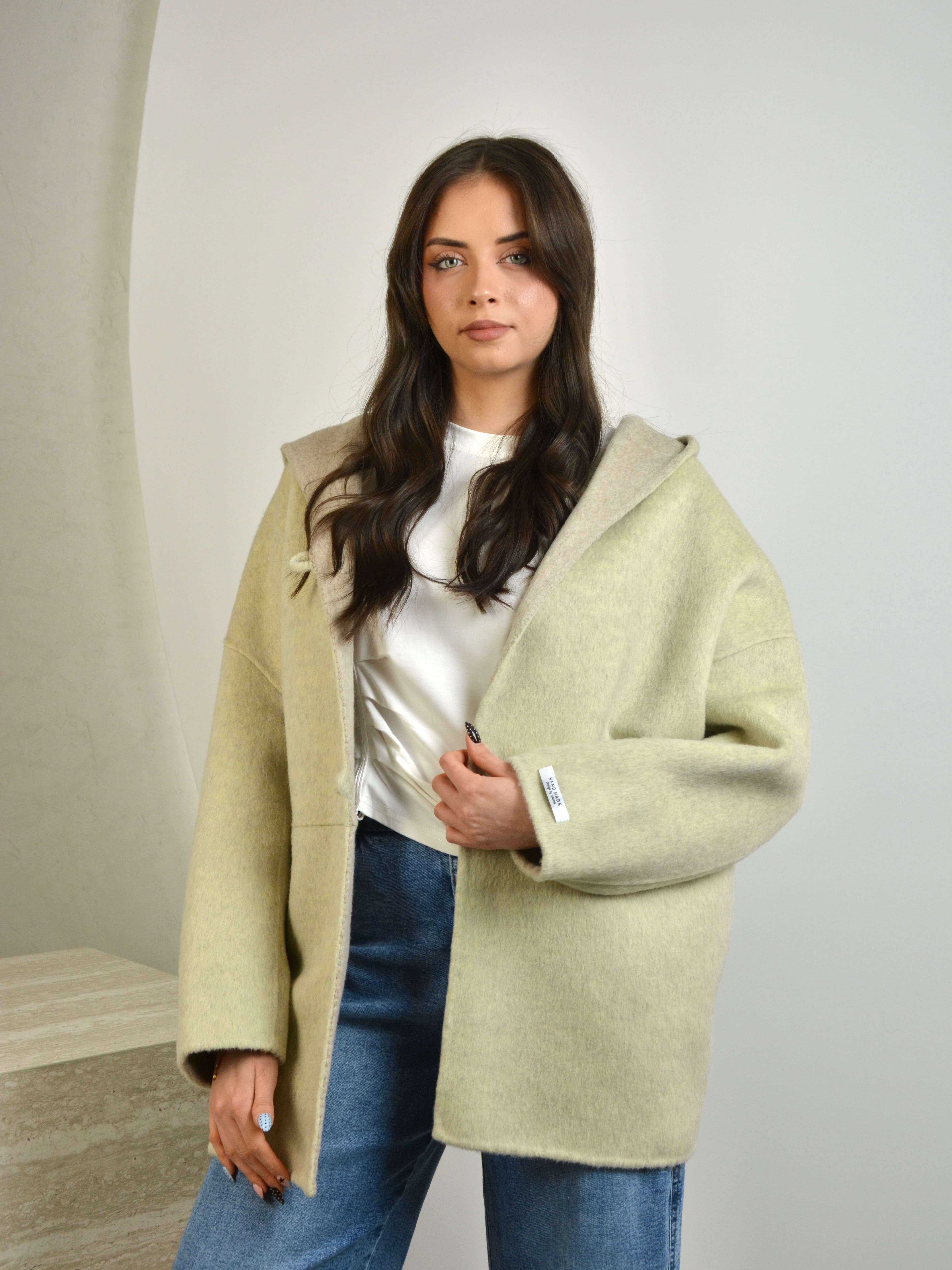 Płaszcz wełniany z kapturem