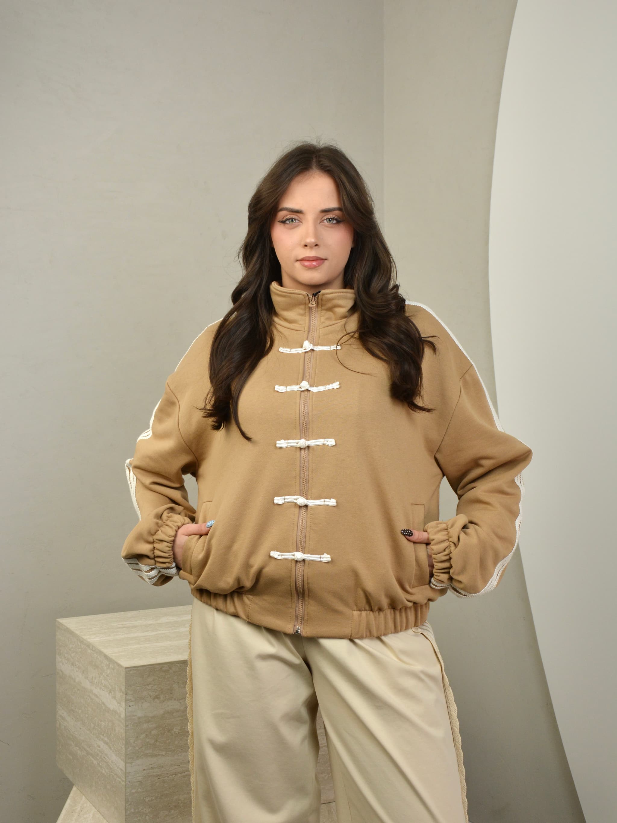 Bluza ze stójką z dodatkiem pasków