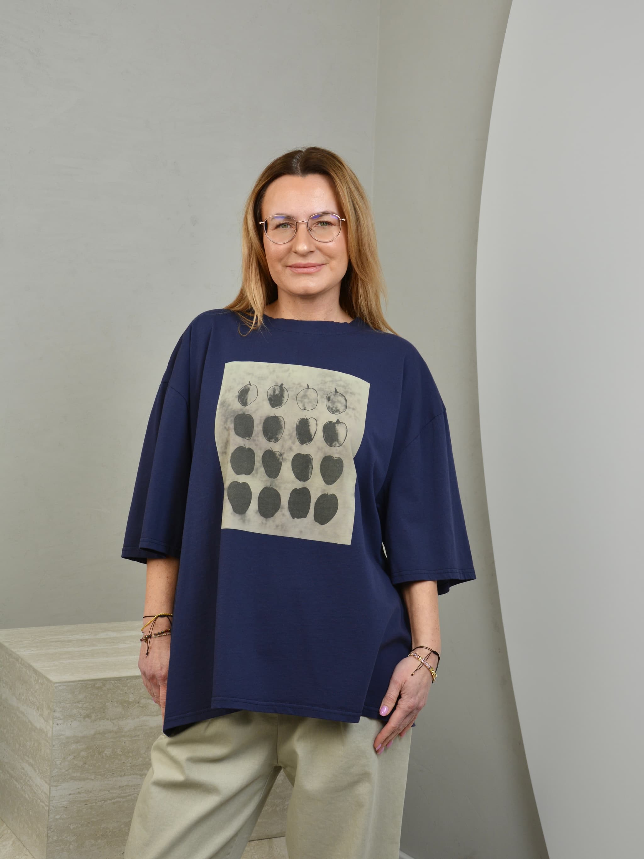 T-shirt z nadrukiem jabłko