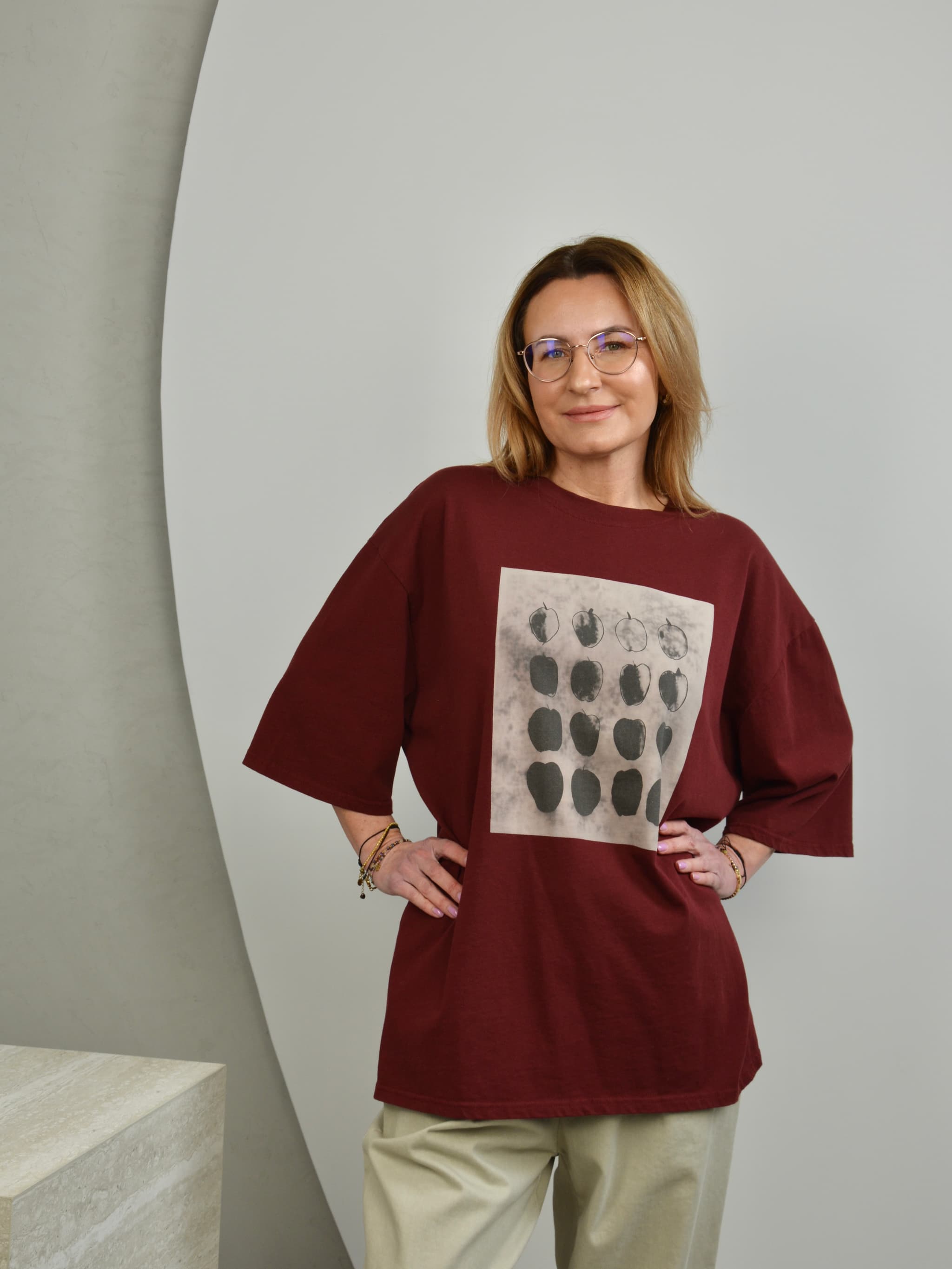 T-shirt z nadrukiem jabłko